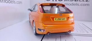 Ford Focus ST mk2 naranja 1/18 Otto