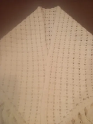 Mantoncillo blanco tejido de niña