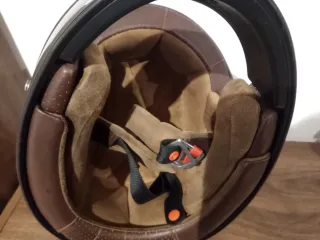 Casco Integral By City Negro y Dorado