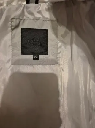 Abrigo C&A invierno con gorro