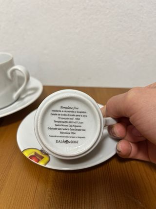 Tazas y platos Salvador Dalí 2004