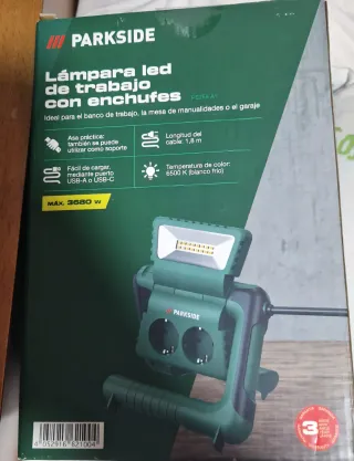 Luz LED de trabalho com tomadas