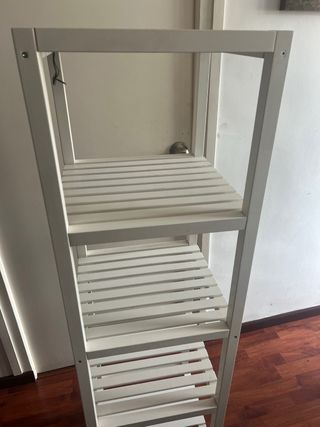 Estantería blanca de madera