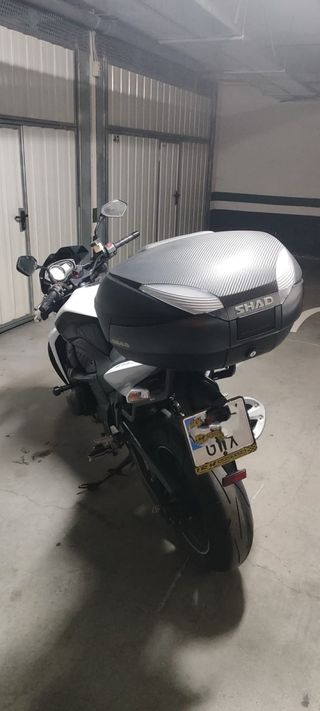 Kawasaki Z750 Blanca y Negra