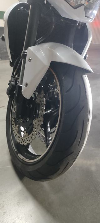 Kawasaki Z750 Blanca y Negra