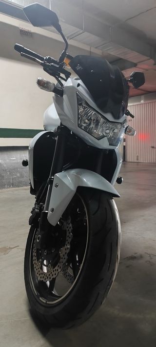 Kawasaki Z750 Blanca y Negra
