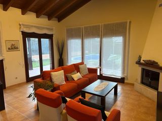 Conjunto comedor: sofá, mesa y sillas