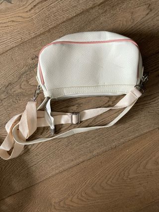 Bolso de hombro blanco y rosa