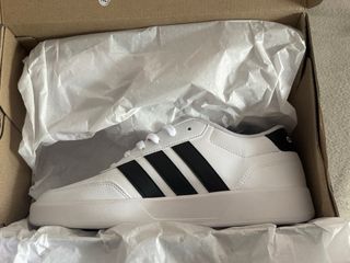 Zapatillas Adidas Blancas y Negras