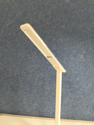 Flexo LED con carga inalámbrica y brillo regulable Flux’s