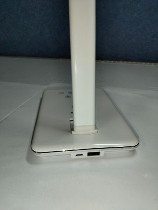 Flexo LED con carga inalámbrica y brillo regulable Flux’s