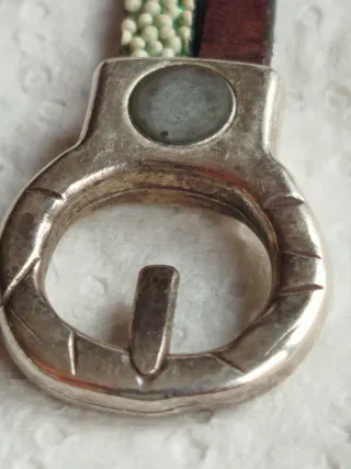 Preciosa pulsera vintage de cuero y ¿plata?