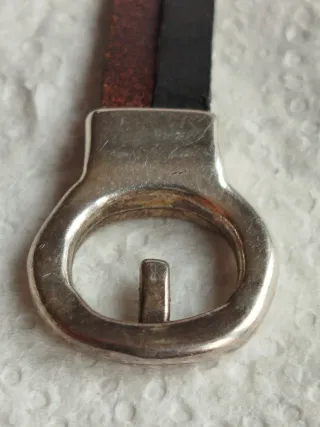 Preciosa pulsera vintage de cuero y ¿plata?