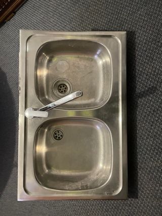 Fregadero doble Teka con grifo Roca