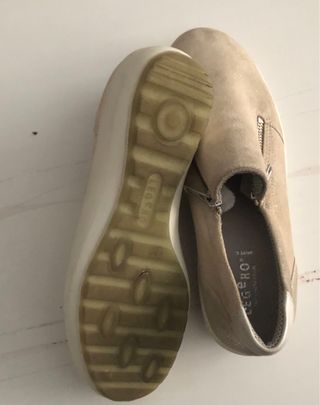 Zapatos planos Legero beige y dorados