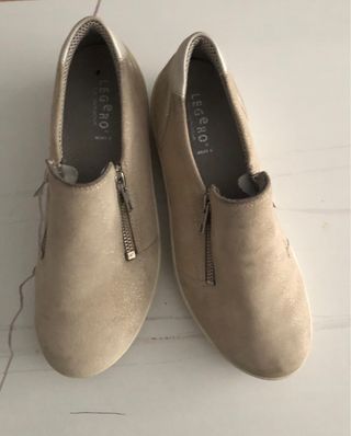 Zapatos planos Legero beige y dorados