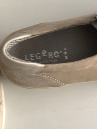 Zapatos planos Legero beige y dorados