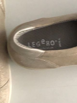 Zapatos planos Legero beige y dorados