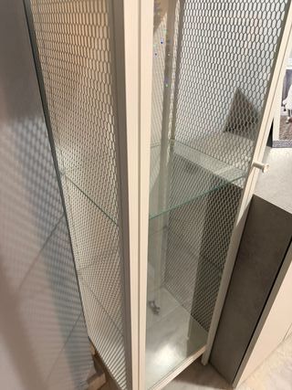 Vitrina Ikea cristal y metal