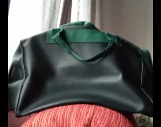 Bolsa de viaje negra y verde