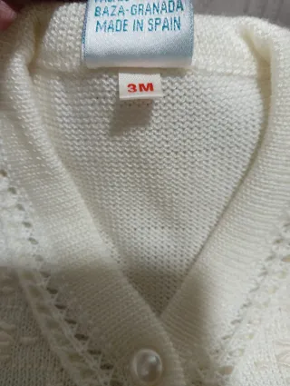 Chaquetita bebé punto blanco T3