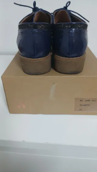 Zapatos charol azul y negro