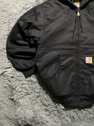 Chaqueta Carhartt Rework Vintage Negra con Capucha