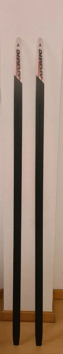 Set di sci Atomic + attacchi + scarponi Salomon numero 40