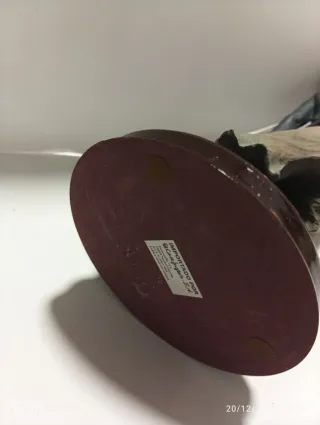 Figura decorativa mujer con paraguas