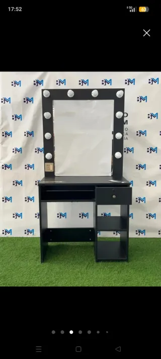 Tocador de maquillaje con luces