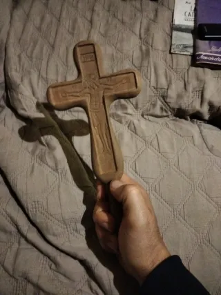 Cruz de madera artesanal