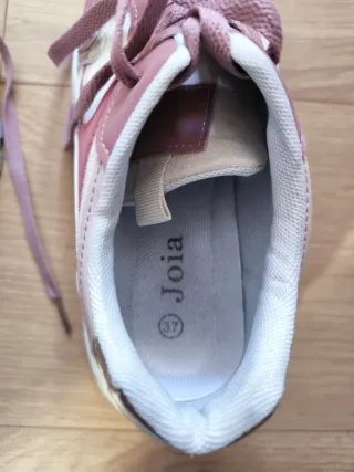 Zapatillas deportivas rosas y blancas