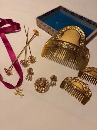 Traje de Fallera Amarillo y Fucsia