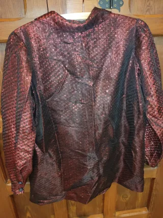 Chaqueta fiesta brillo rojo y negro, hecha a mano.