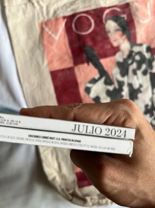 Tote Bag +Pack Vogue España Karol G + AD Magazine