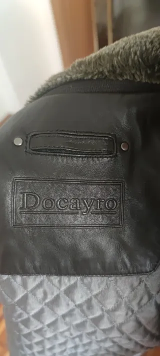 Cazadora de Piel Negra