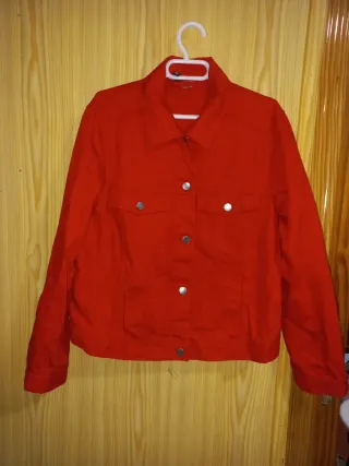 Chaqueta vaquera roja