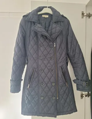 Abrigo acolchado azul marino