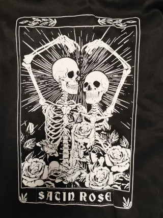 Sudadera Negra Calaveras. Talla XL.