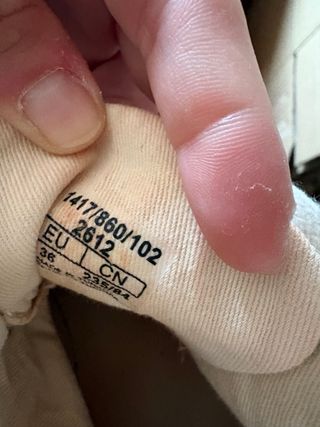 Botín rosa con flores blancas