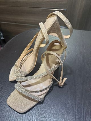 Sandalias doradas fiesta tacón tiras brillantes