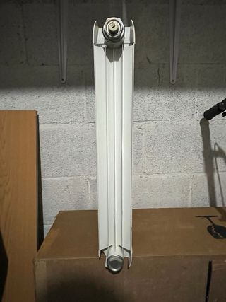 Radiador de agua blanco y beige