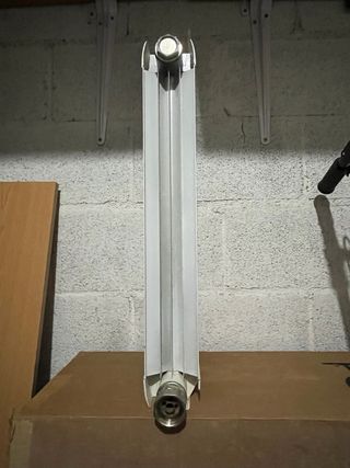 Radiador de agua blanco y beige