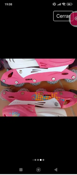 Patines en línea rosas y protecciones