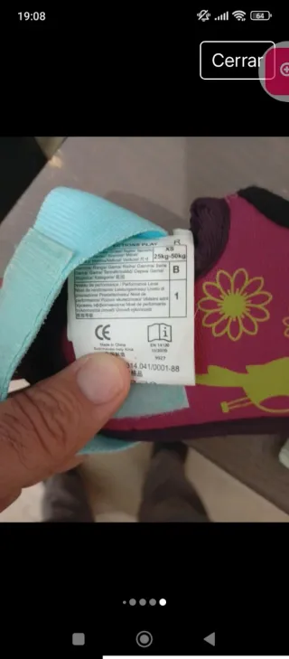 Patines en línea rosas y protecciones