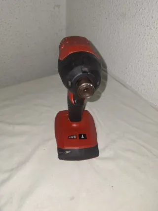 ATORNIÑADORA DE IMPACTO HILTI SID 4 A-22