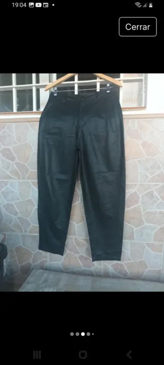 Pantalón polipiel Zara Talla S