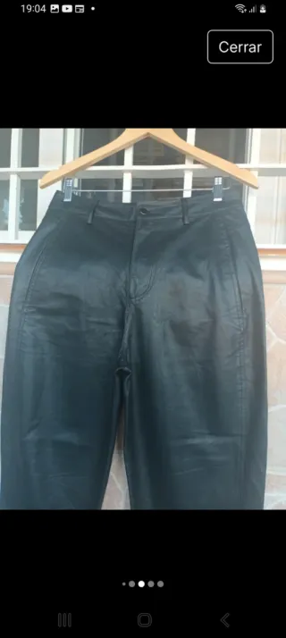 Pantalón polipiel Zara Talla S