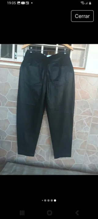 Pantalón polipiel Zara Talla S