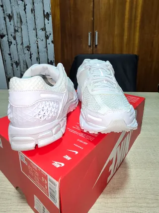 Zapatillas Nike Vomero 5 SE Plata/Blanco